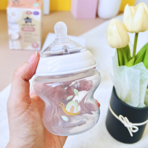 Bình Sữa PP Ty Siêu Mềm Tự Nhiên Tommee Tippee Natural Start 150ml, Núm Ty Của Bình 0-3 Tháng – Hoạ Tiết chính hãng tại Chip Chip Luxury Nha Trang
