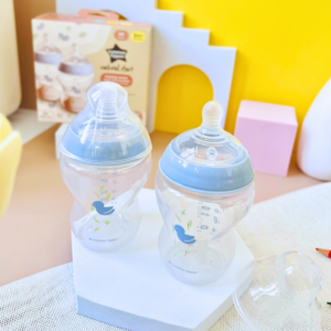 Bình Sữa PP Ty Siêu Mềm Tự Nhiên Tommee Tippee Natural Start 260ml, Núm Ty Của Bình 3-6 Tháng, Xanh Dương (Bình Đôi) chính hãng tại Chip Chip Luxury Nha Trang