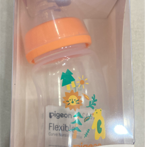 Bình sữa pigeon pp dáng cong hình khu rừng 150ml chính hãng tại Chip Chip Luxury Nha Trang