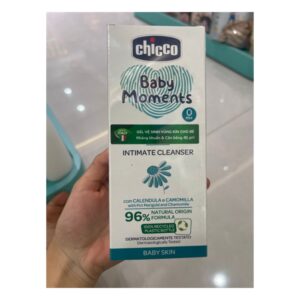 Gel vệ sinh vùng kín cho bé chiết xuất hoa cúc Chicco 0M (Chai)